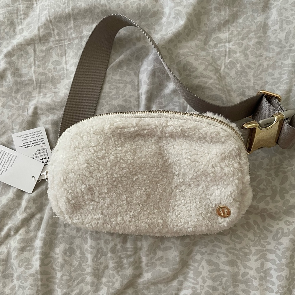 NWT Lululemon Everywhere Belt Bag Fleece*